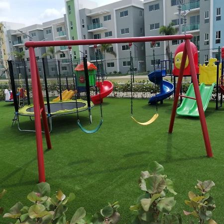 Confortable Apartamento De 3 Tres Habitaciones, Con Hermosa Vista De Area Verde, Ademas De Piscinas Y Juegos Infantiles En Area Recreativa ซานติอาโก เด ลอสกาบาเญโรส ภายนอก รูปภาพ