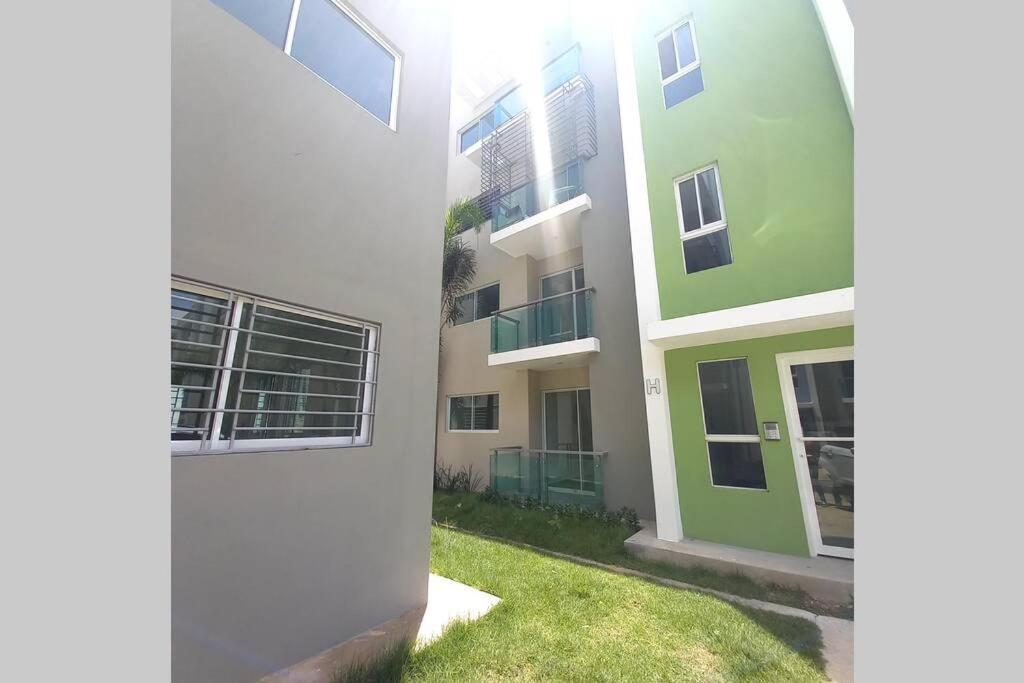 Confortable Apartamento De 3 Tres Habitaciones, Con Hermosa Vista De Area Verde, Ademas De Piscinas Y Juegos Infantiles En Area Recreativa ซานติอาโก เด ลอสกาบาเญโรส ภายนอก รูปภาพ