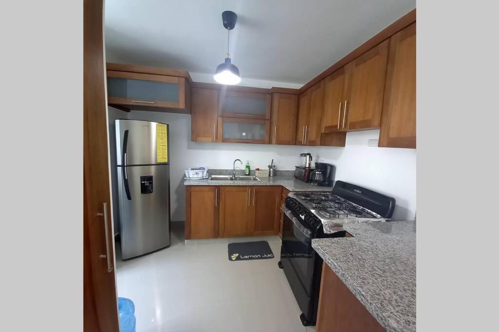 Confortable Apartamento De 3 Tres Habitaciones, Con Hermosa Vista De Area Verde, Ademas De Piscinas Y Juegos Infantiles En Area Recreativa ซานติอาโก เด ลอสกาบาเญโรส ภายนอก รูปภาพ