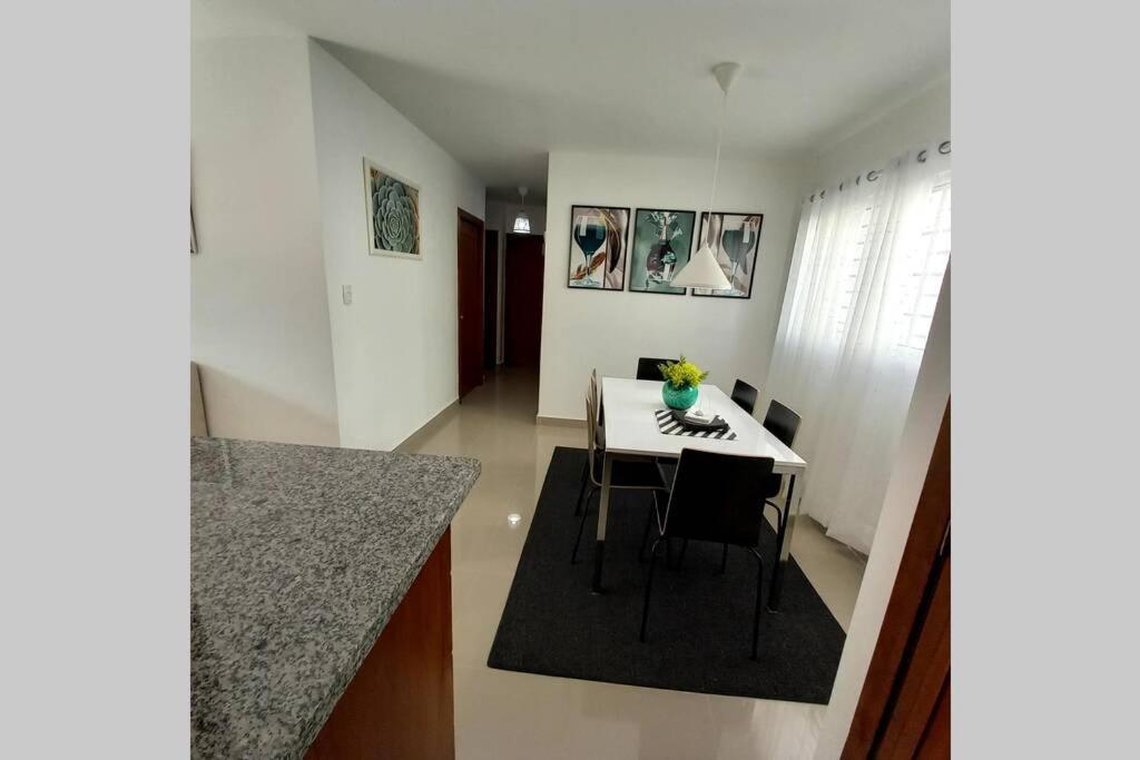 Confortable Apartamento De 3 Tres Habitaciones, Con Hermosa Vista De Area Verde, Ademas De Piscinas Y Juegos Infantiles En Area Recreativa ซานติอาโก เด ลอสกาบาเญโรส ภายนอก รูปภาพ