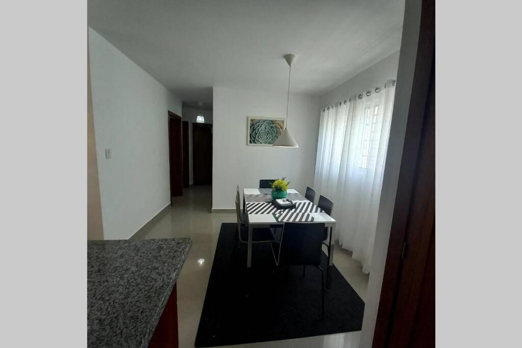 Confortable Apartamento De 3 Tres Habitaciones, Con Hermosa Vista De Area Verde, Ademas De Piscinas Y Juegos Infantiles En Area Recreativa ซานติอาโก เด ลอสกาบาเญโรส ภายนอก รูปภาพ